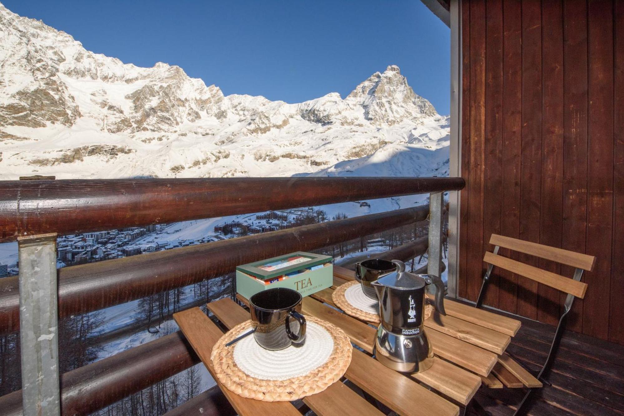 Erikzang - Cervinia Ski In Ski Out Apartments เบรยล์-แชร์วิเนีย ภายนอก รูปภาพ